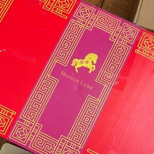 Red horse tiles